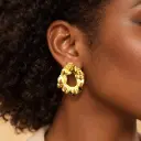 Maxi aretes en acero gold silueta orgánica martillada