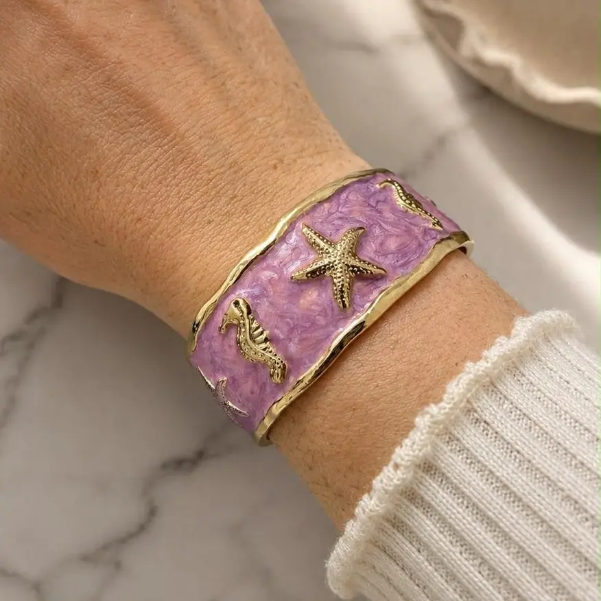 [AC-PL-287] Brazalete en acero gold rigido esmaltado Ref. 2