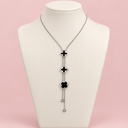 Collar en acero inoxidable plateado flor carey negro