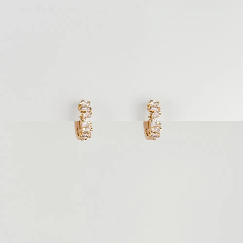 Argolla huggie en Rodinado Gold Champagne cristales baguette 1.4 cm