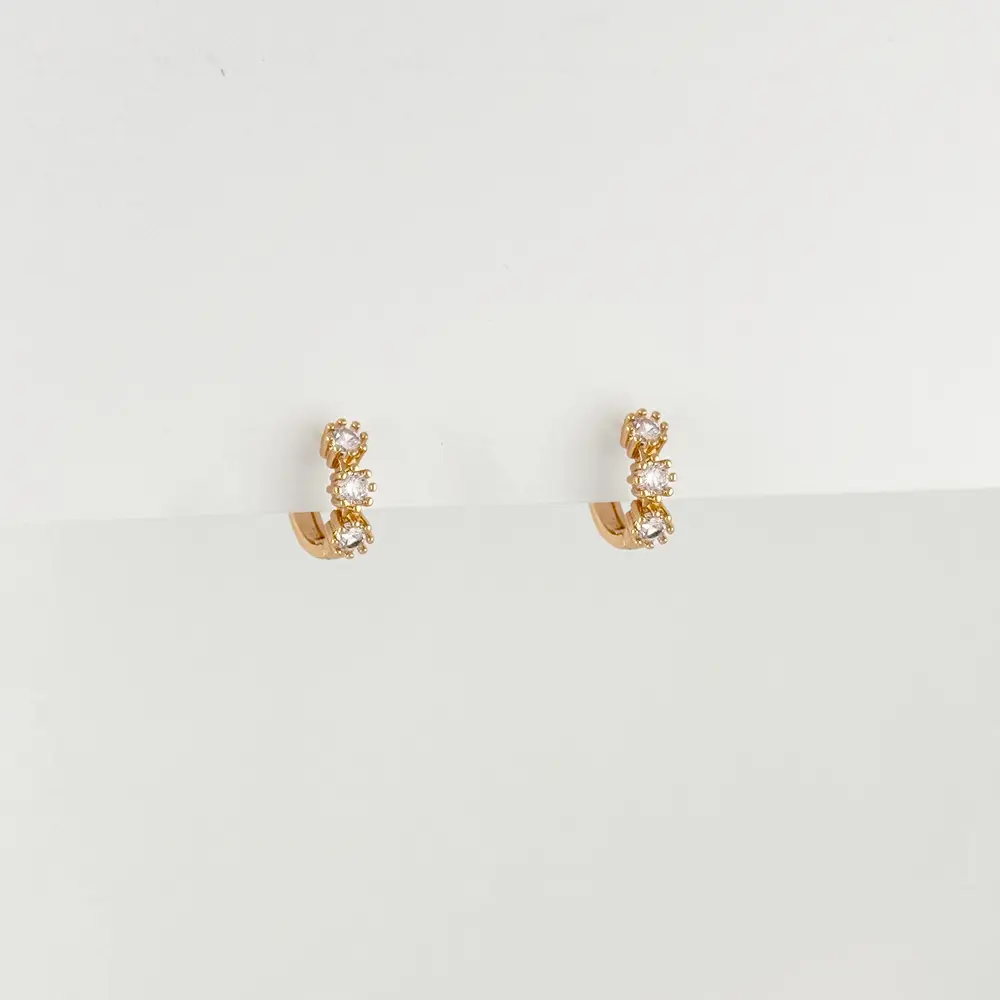 Argolla huggie en Rodinado Gold Champagne círculos circones blancos 1.2 cm