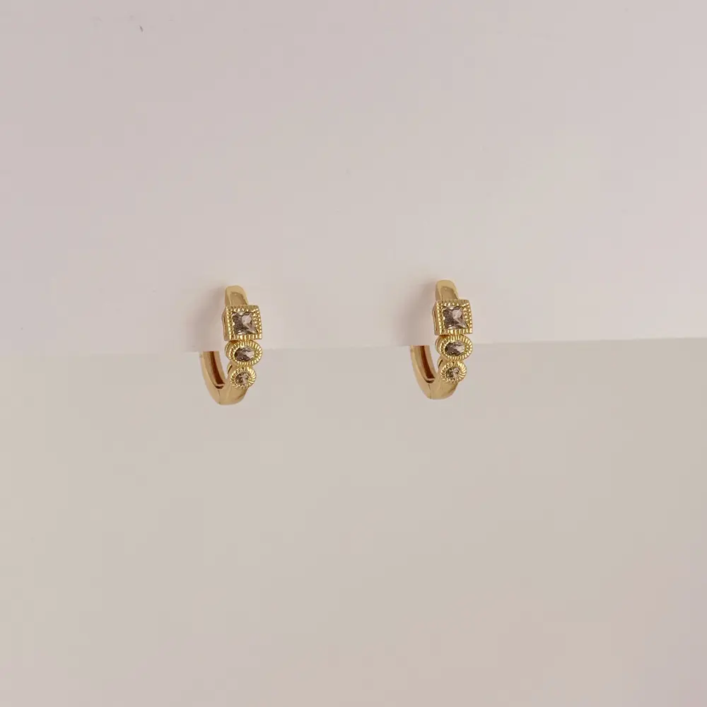 Argolla huggie en Rodinado Gold Champagne figuras geométricas 1.4 cm