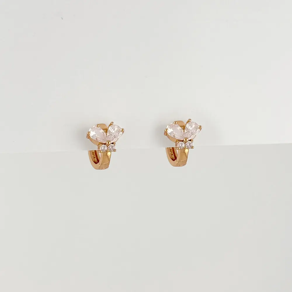Argolla huggie en Rodinado Gold Champagne mariposa cristales blancos 1.2 cm
