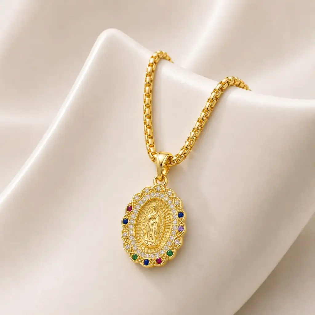 Cadena en rodinado gold cadena especial dije microcirconia color virgen Guadalupe