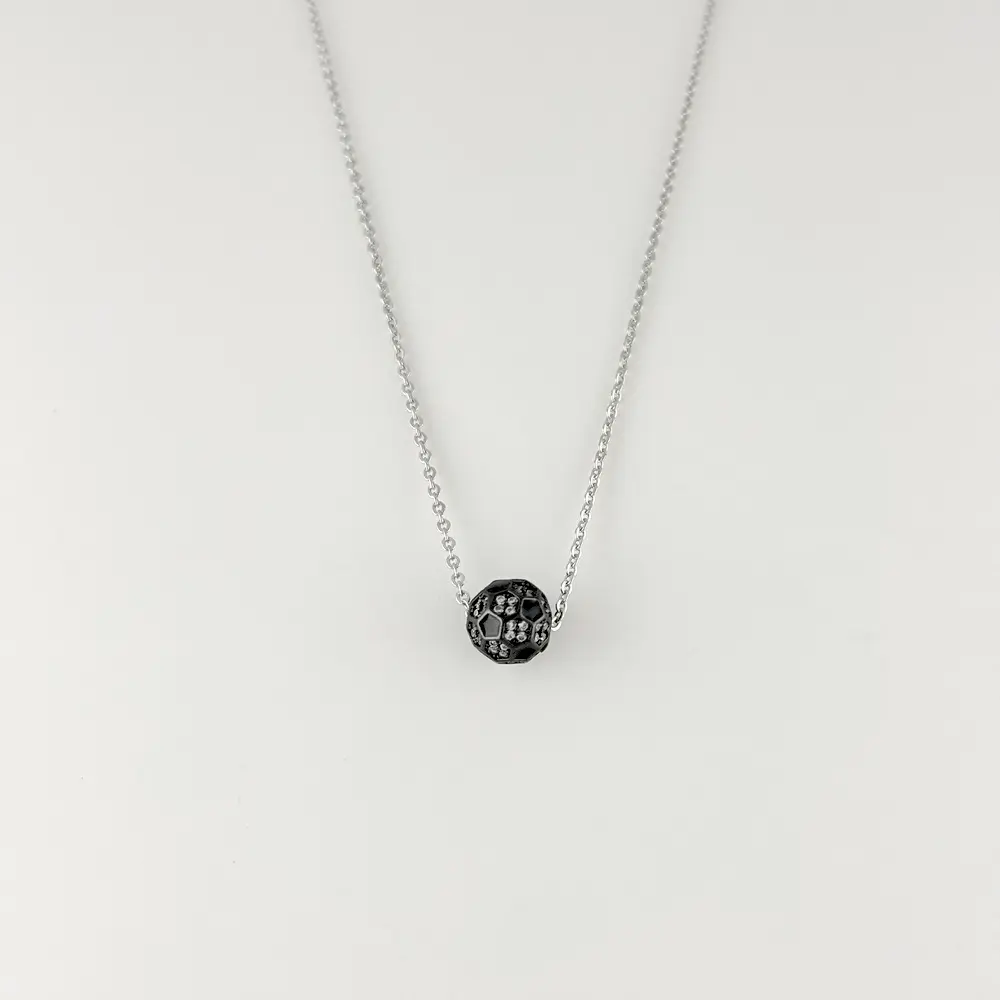 Collar en rodinado silver dije pelota fútbol microcircón negro