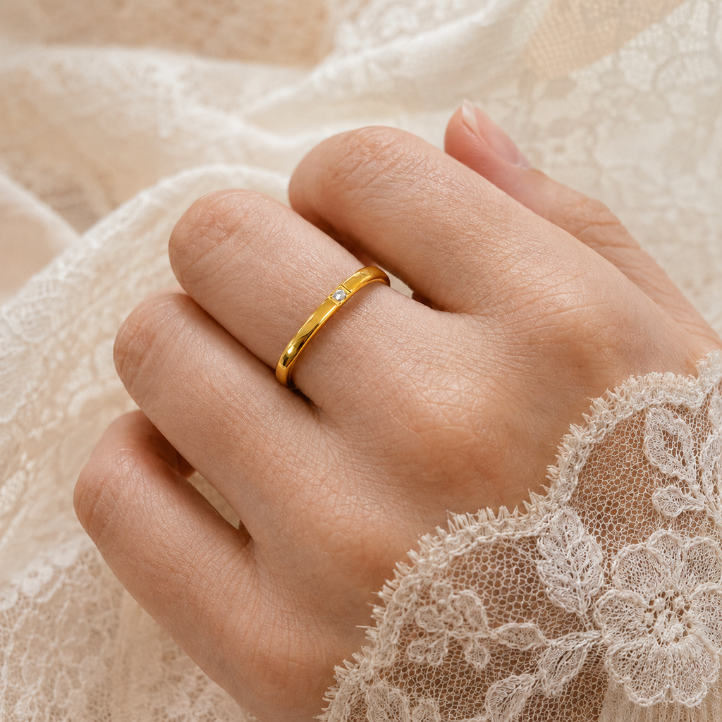 Anillo en acero gold cuadrado circón