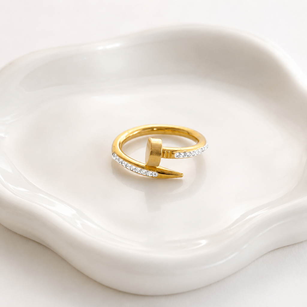 Anillo en acero gold clavo cartier