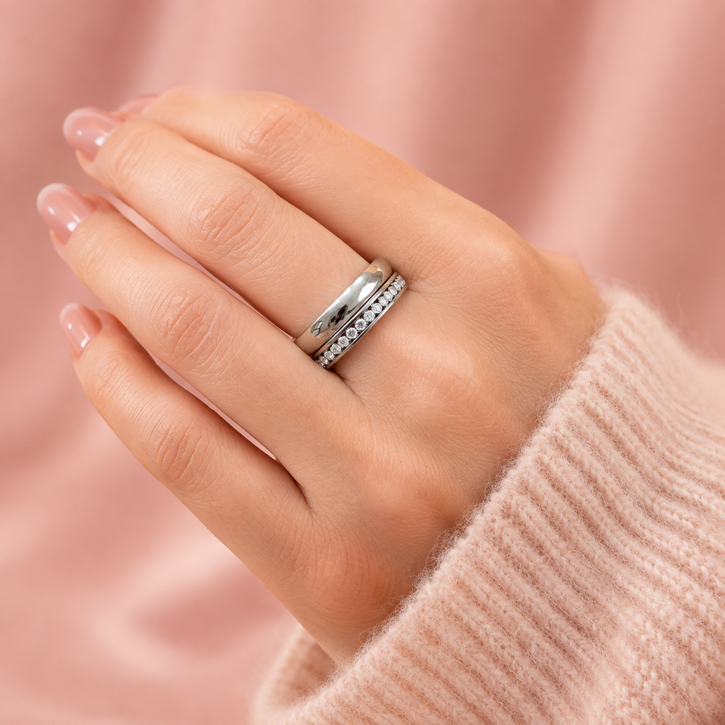 Anillo en acero silver aro doble circones blancos
