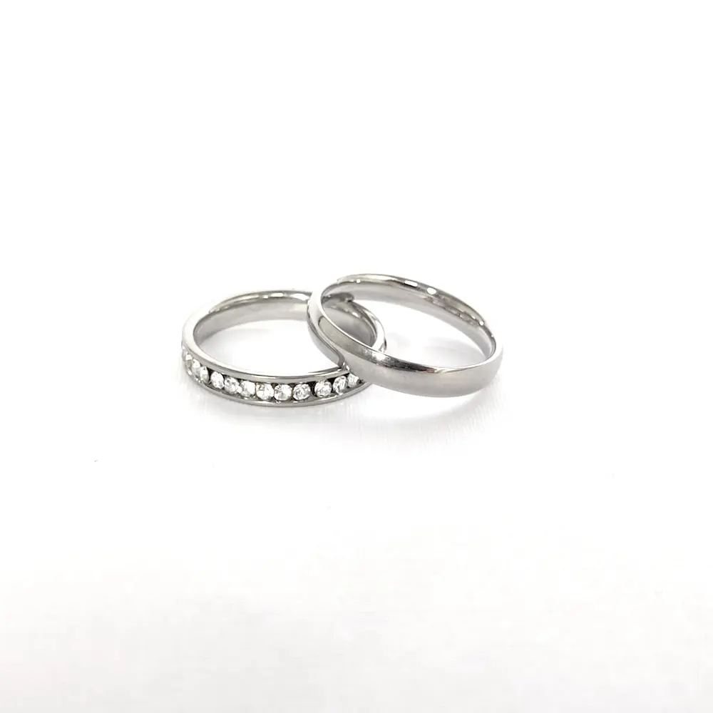 Anillo en acero silver aro doble circones blancos