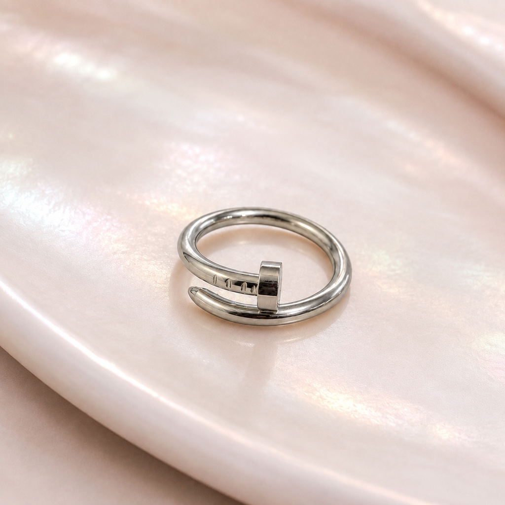 Anillo en acero silver clavo cartier simple