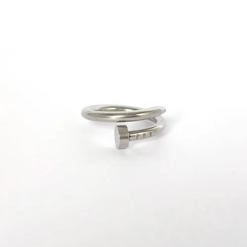 Anillo en acero silver clavo cartier simple