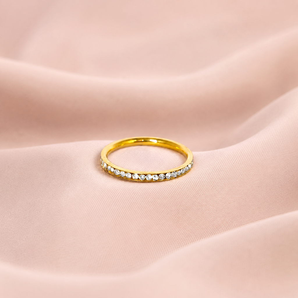 Anillo en acero gold cintillo circones blancos