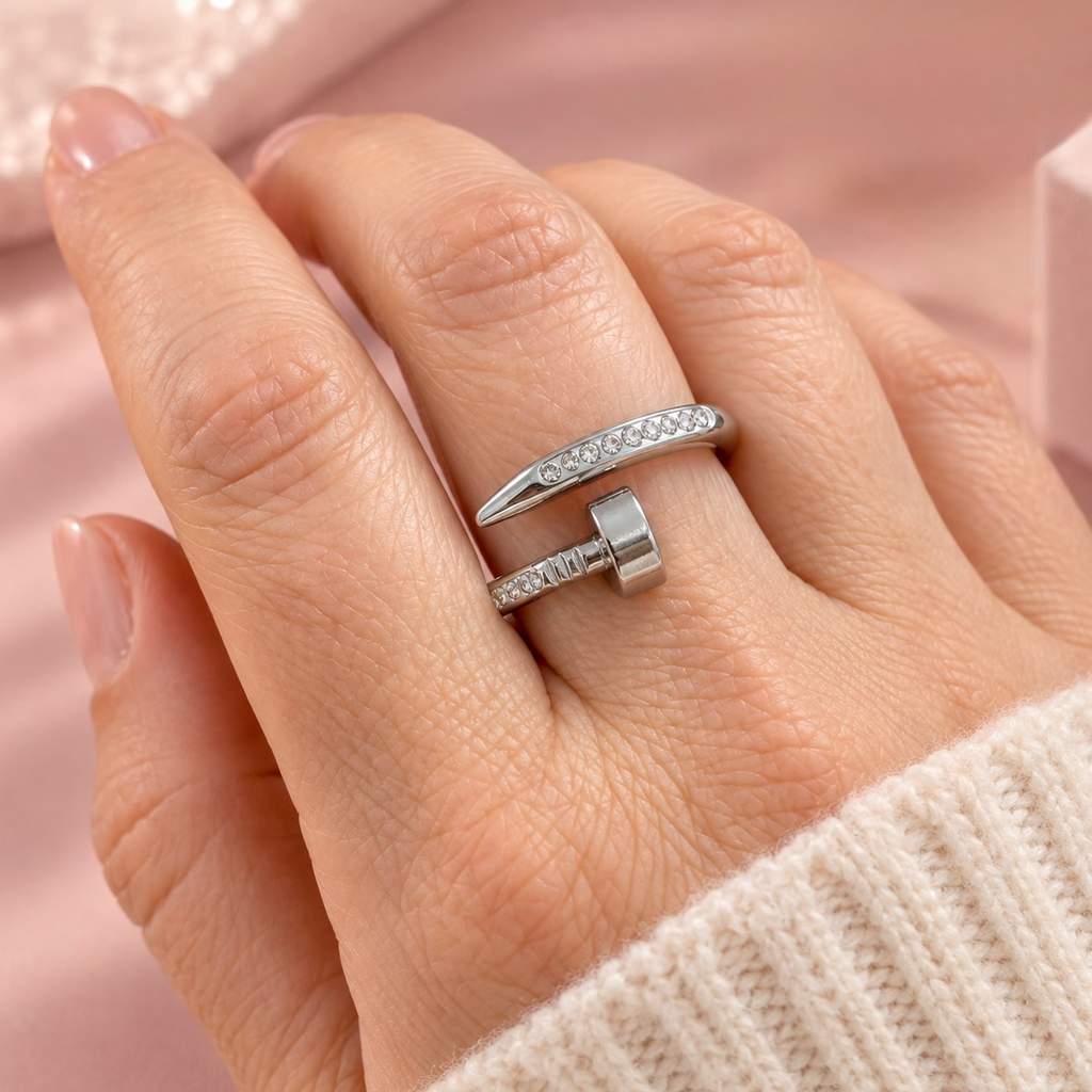 Anillo en acero silver clavo cartier circones