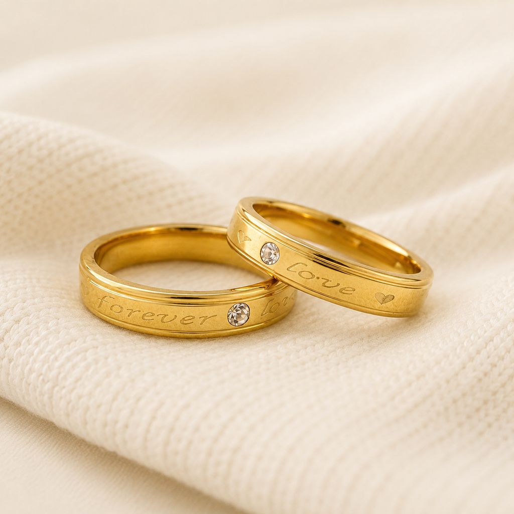 Anillo en acero inoxidable gold aro liso tipo alianza grabado "love" circón x unidad