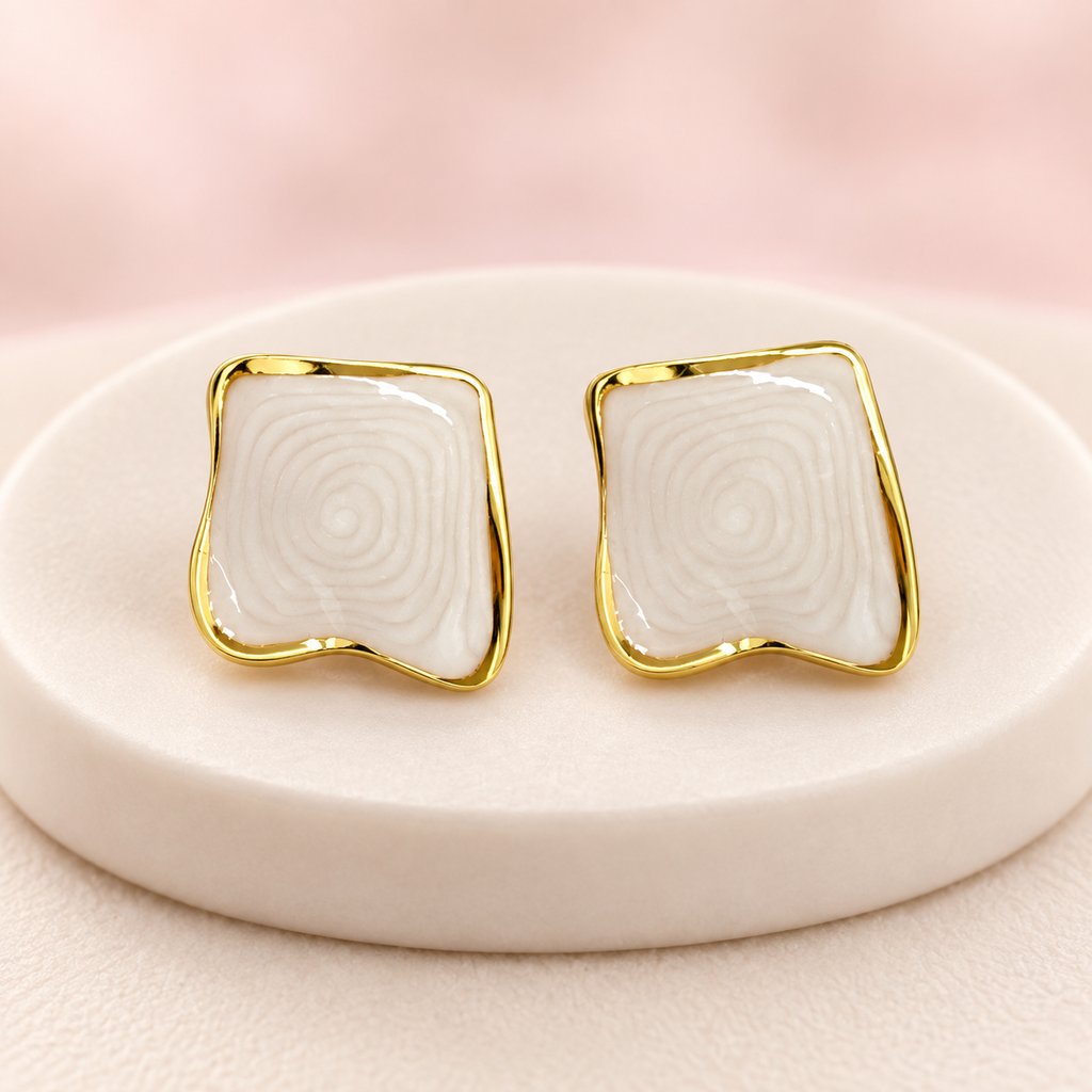 Arete en Acero Inoxidable gold esmaltado blanco