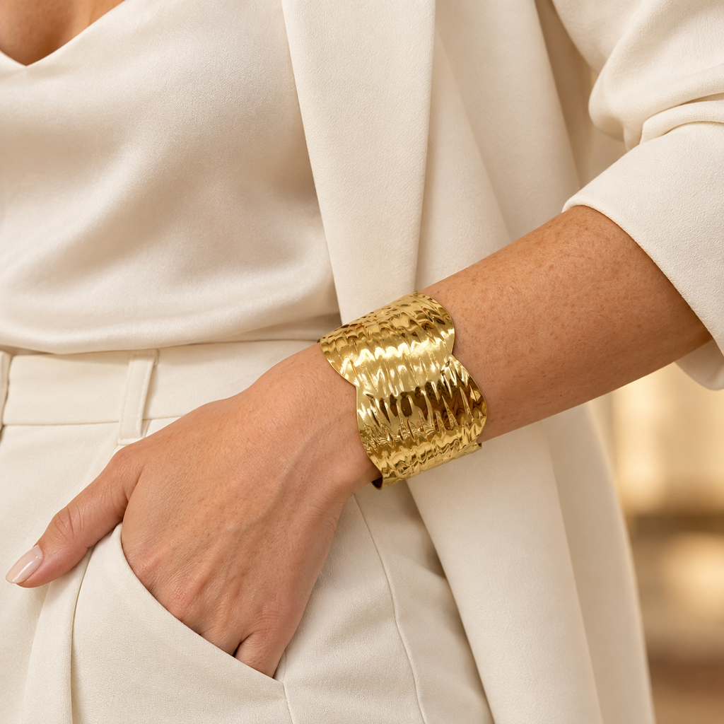 Brazalete rigido en Acero Inoxidable dorado