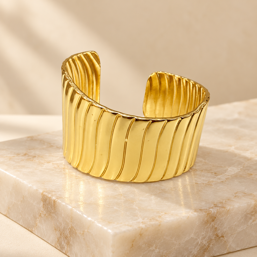 Brazalete rigido en Acero Inoxidable dorado