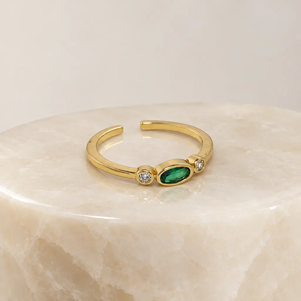 Anillo en rodinado plateado cristal color