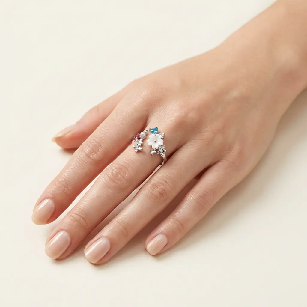 Anillo en rodinado plateado cristal color