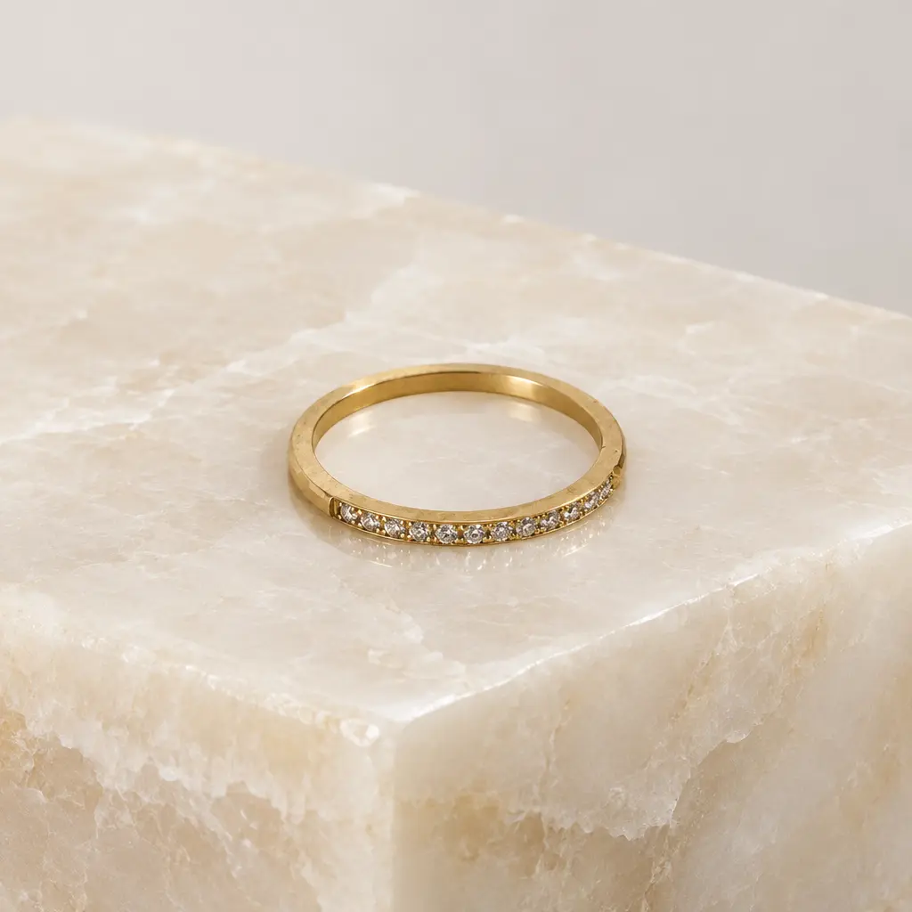 Anillo en acero inoxidable dorado cintillo microcircones 316L