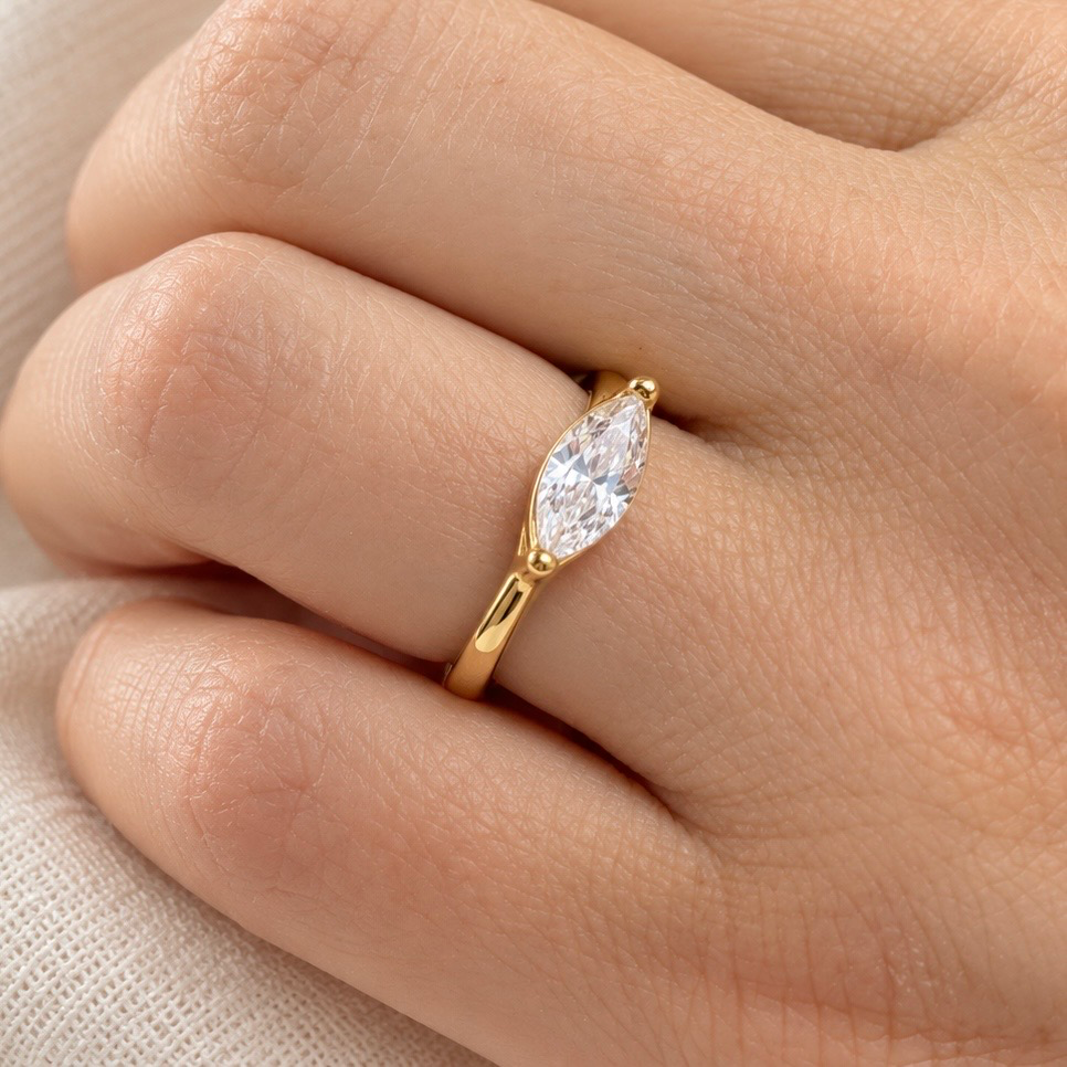 [AC-AN-424] Anillo en acero inoxidable dorado premium cristal gota solitario 316L (6)