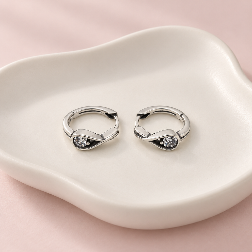 Argollas huggie plata ley 925 tipo plata quemada circón