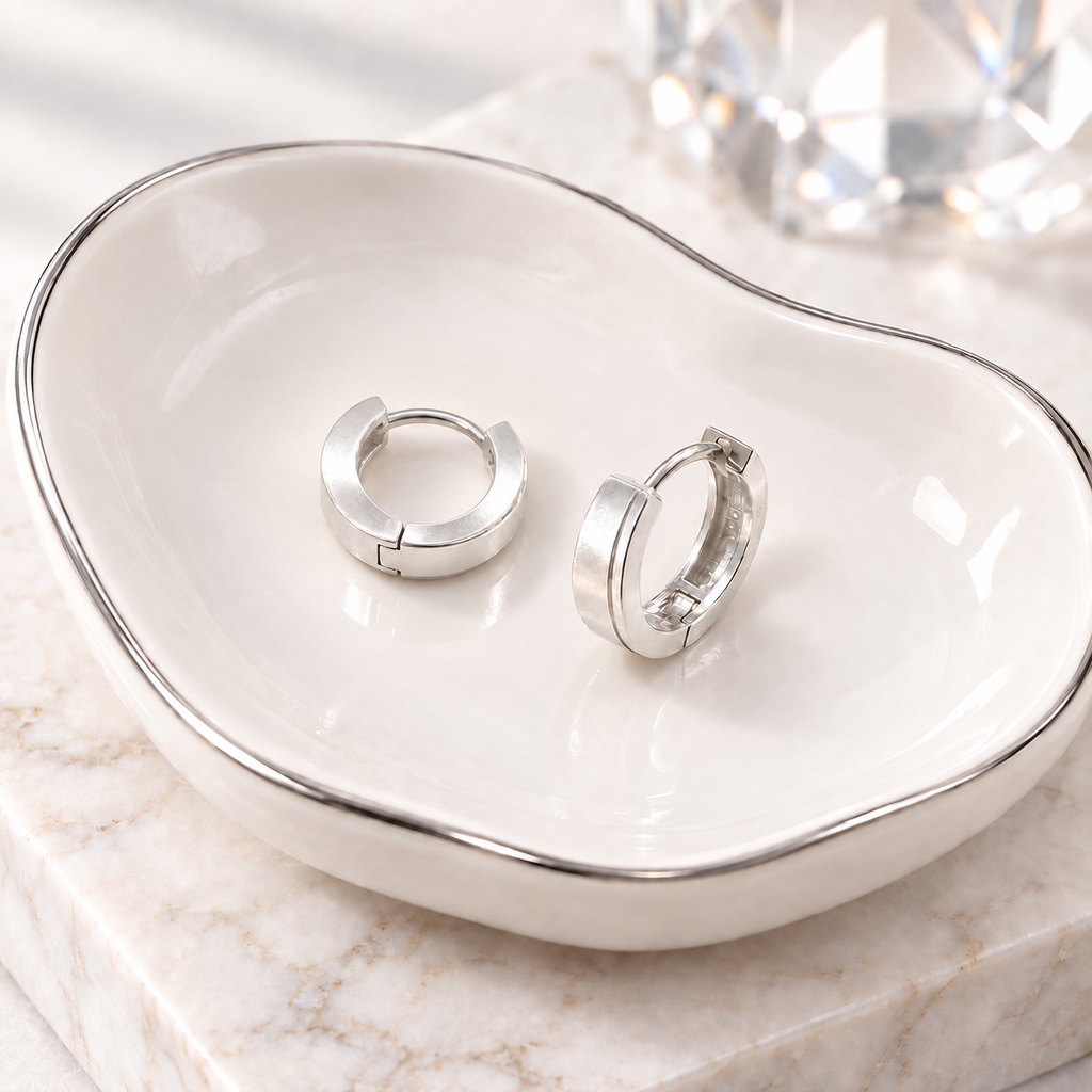 Argolla huggie plata lisa 1.5 cm