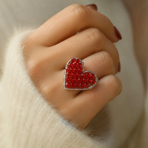 [AC-AN-122] Anillo en acero silver ajustable corazón cristales rojos tejido a mano