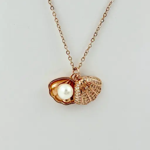 [AC-CDD-104] Cadena con dije en acero gold rose concha perla