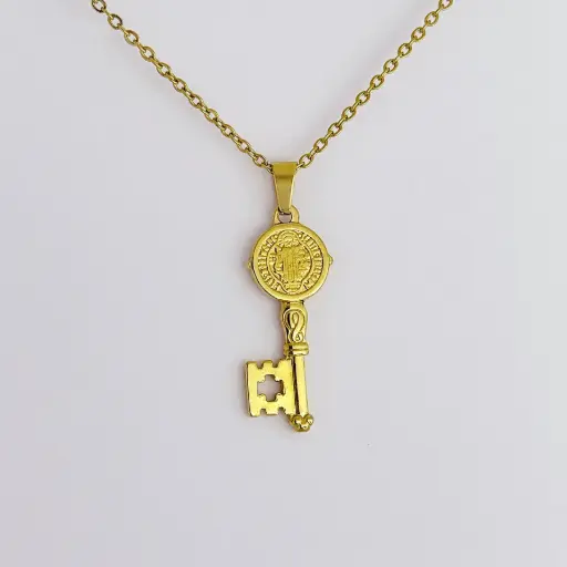[AC-CDD-109] Cadena con dije en acero gold llave san benito