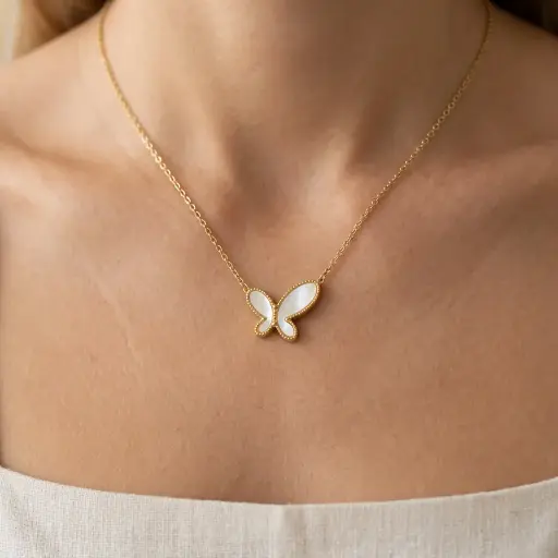 [AC-CDD-138] Collar en acero gold dije mariposa carey blanco