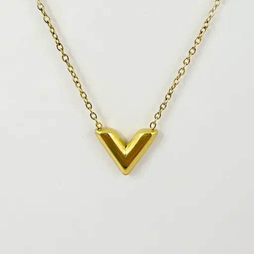 [AC-CDD-142] Collar en acero gold dije v