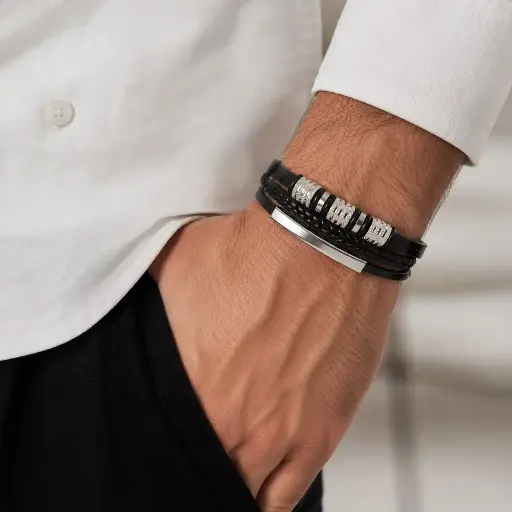 [AC-PL-197] Brazalete en acero cuero triple herrajes plateados