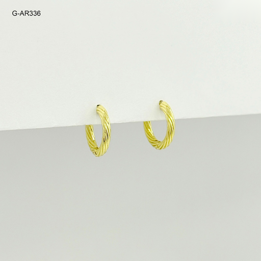 [G-AR-336] Argolla en goldfilled dorada huggie entorchada 