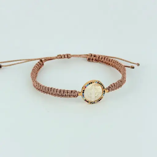 [G-PL-189] Pulsera en rodinado gold rose artesanal tejida a mano medalla san benito nácar