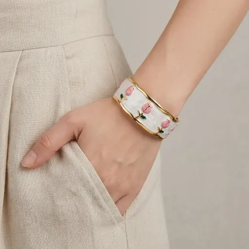 [AC-PL-288] Brazalete en acero gold rigido esmaltado modelo 6