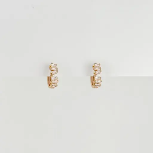 [G-AR-476] Argolla huggie en Rodinado Gold Champagne cristales baguette 1.4 cm