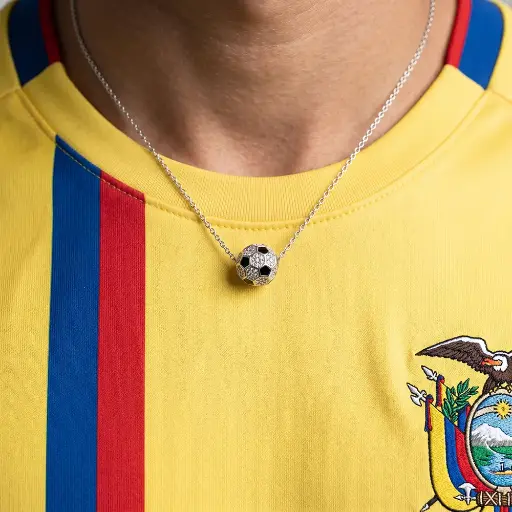 [G-CDD-243] Collar en rodinado silver dije pelota fútbol microcircón blanco